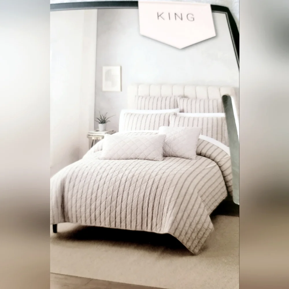 New King Cotton Quilt Rachel Zoe 106" x 92" Grey - Picture 1 of 12